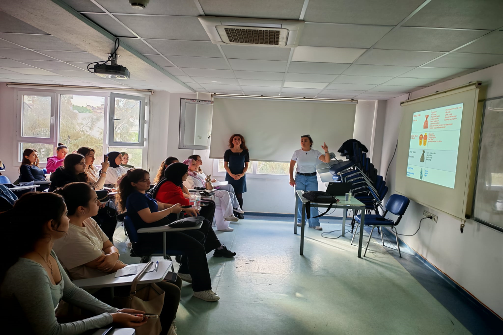 Yaşlı Bakım Programı 2.sınıf öğrencilerine yönelik