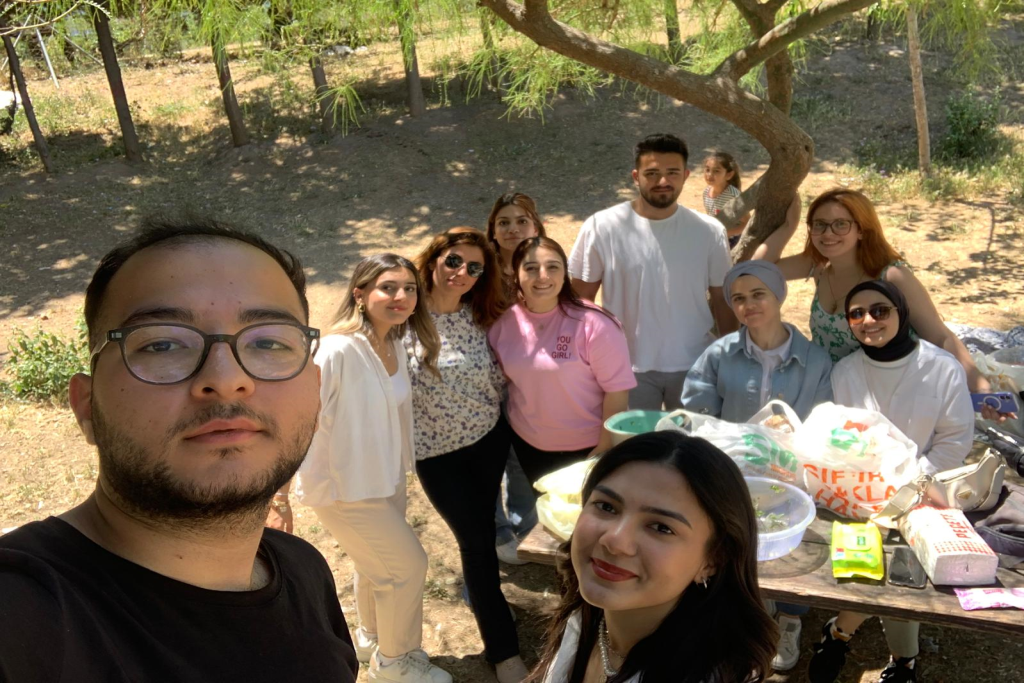 Yaşlı Bakımı Programı 19 mayıs Gençlik ve Spor Bayramı Piknik Etkinliği